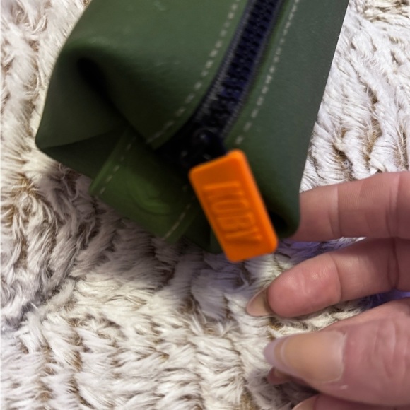 Tooletries The Koby Mini Dopp Kit Toiletries/Makeup bag Olive Green - Picture 9 of 13